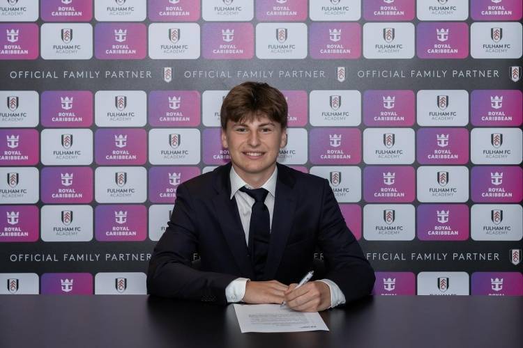 切赫16岁儿子达米安与富勒姆签署职业合同，与父亲一样司职门将